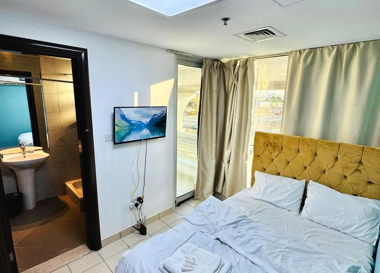 Charming Room Bath Inside & Balcony Dubai