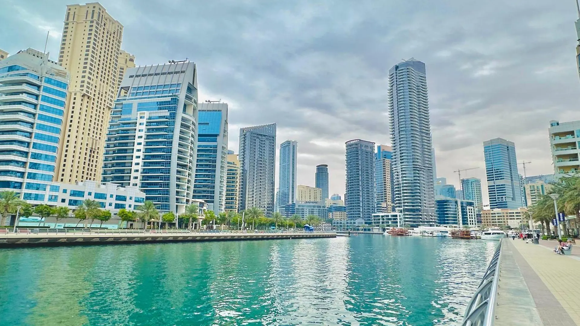 Homestay Charming Room Bath Inside & Balcony Dubai