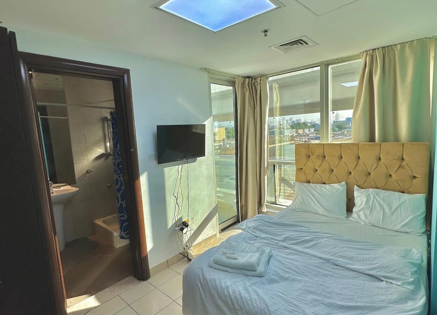Homestay Charming Room Bath Inside & Balcony Dubai