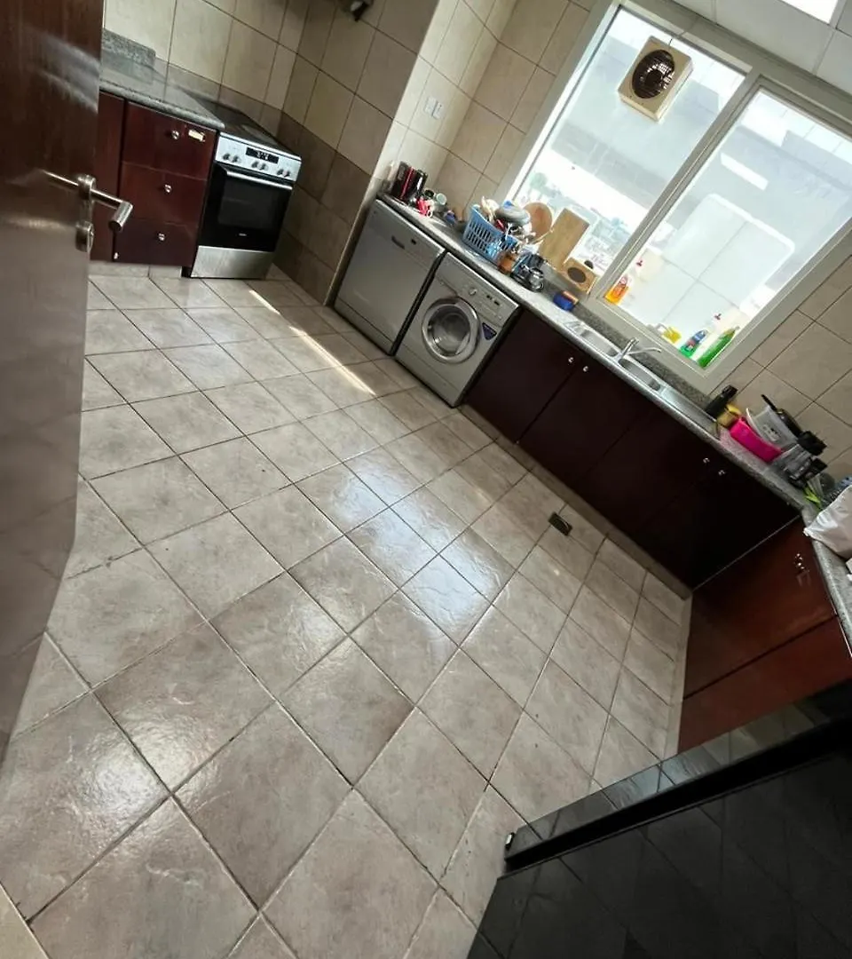 Alloggio in famiglia Charming Room Bath Inside & Balcony Dubai Emirati Arabi Uniti
